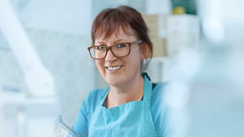 03_Frau_Julia_Mittermaier_AWO9672_800x400